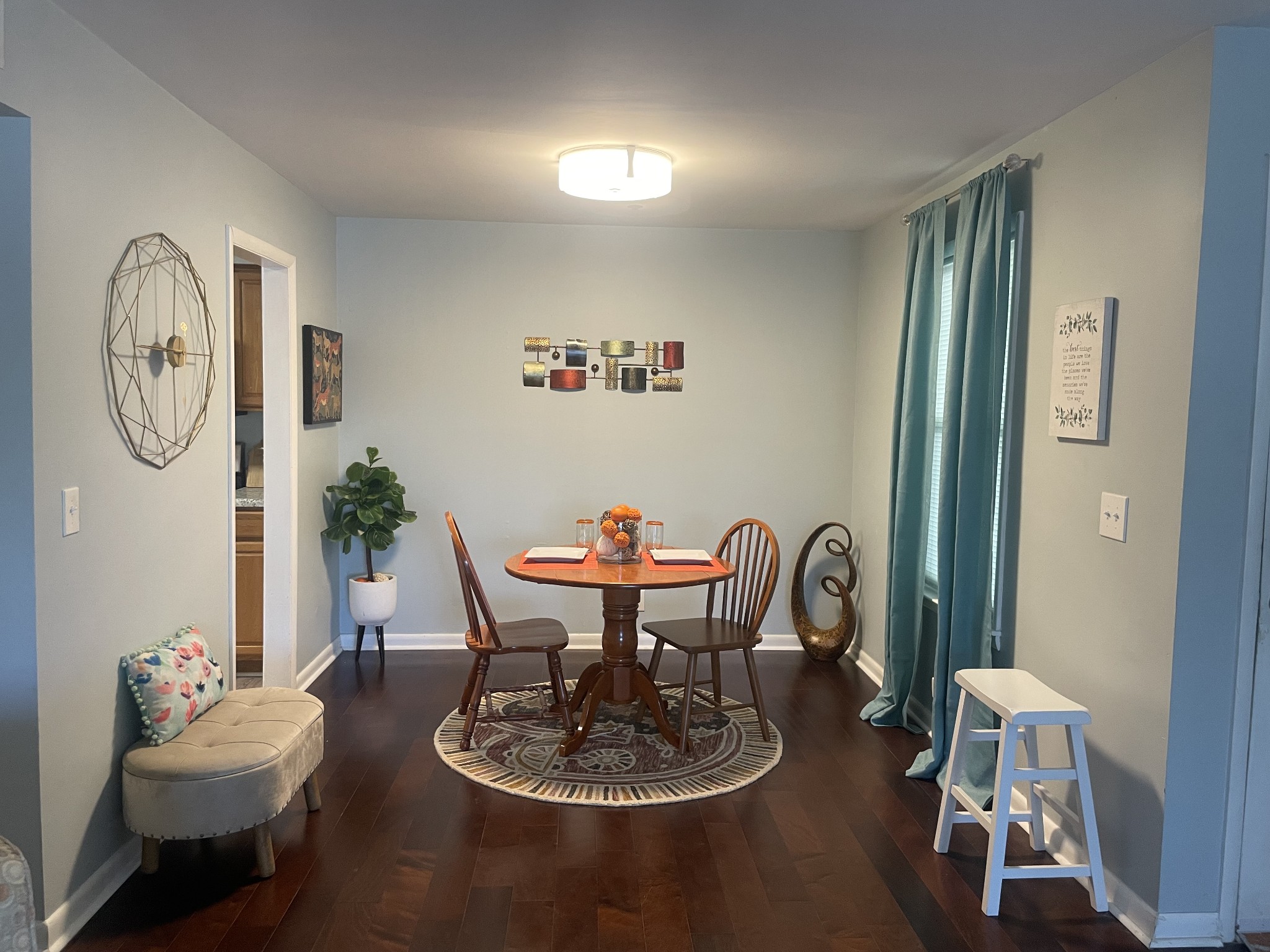 555 N DuPont Ave D94