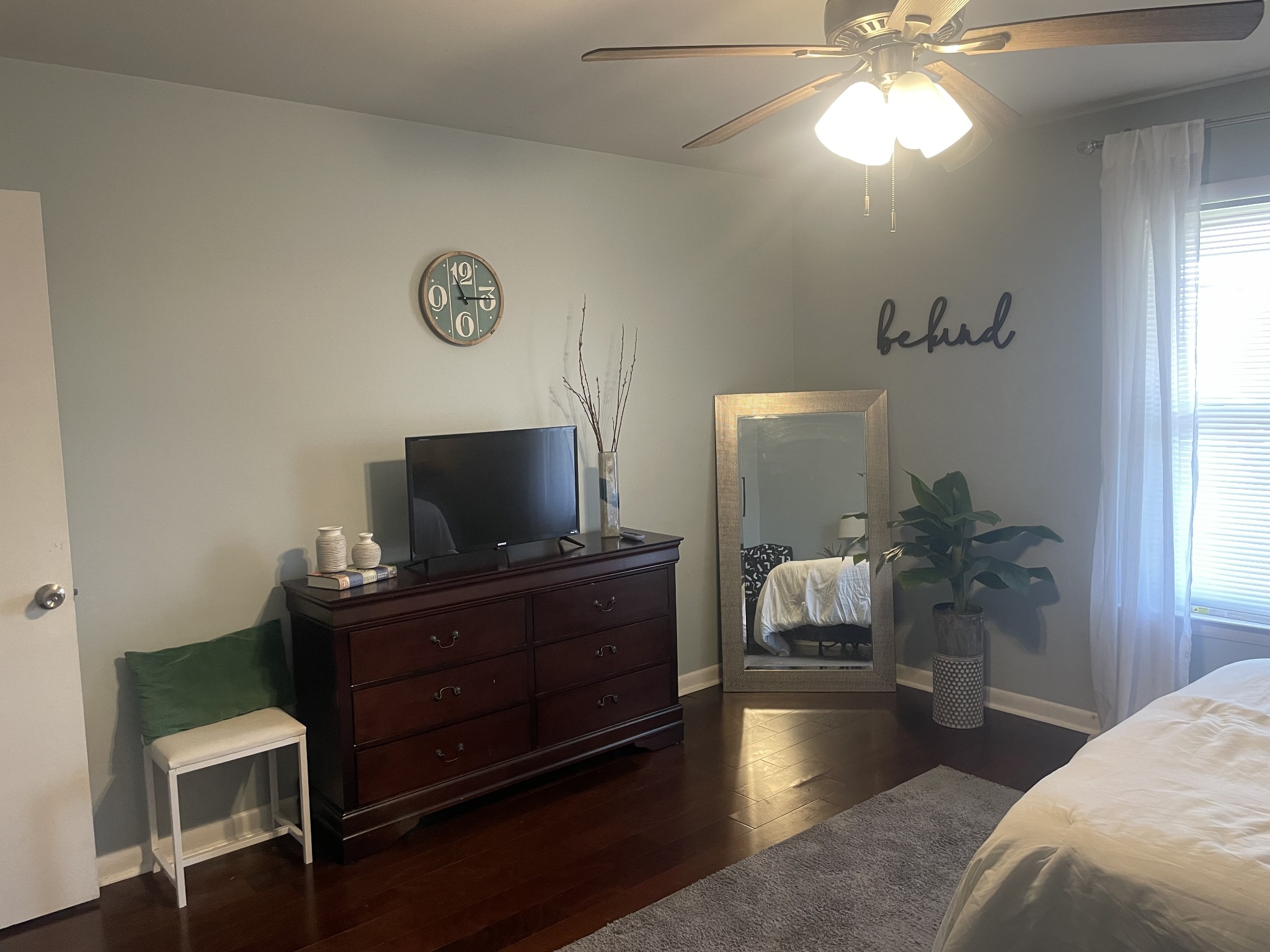 555 N DuPont Ave D94