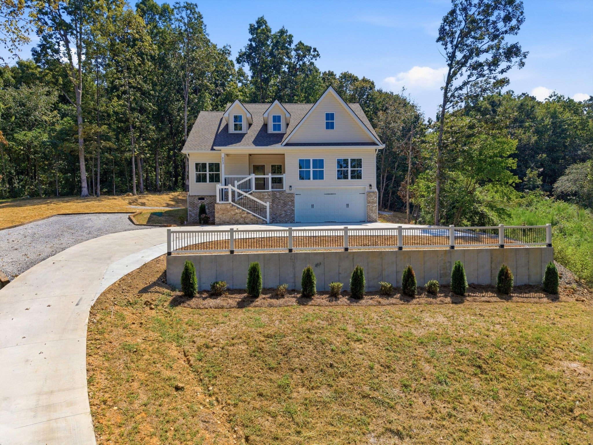 212 Hollow Road NE