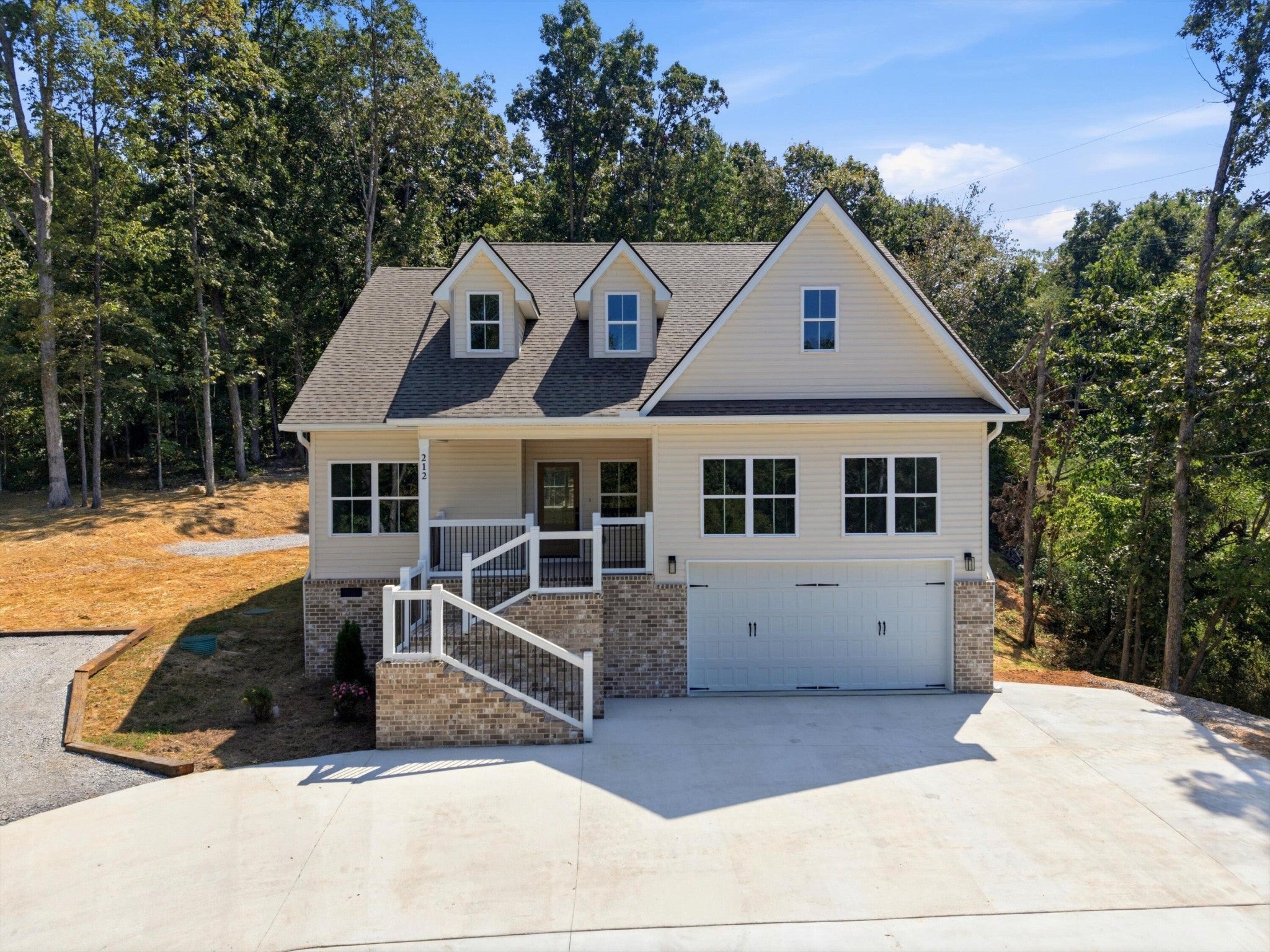 212 Hollow Road NE