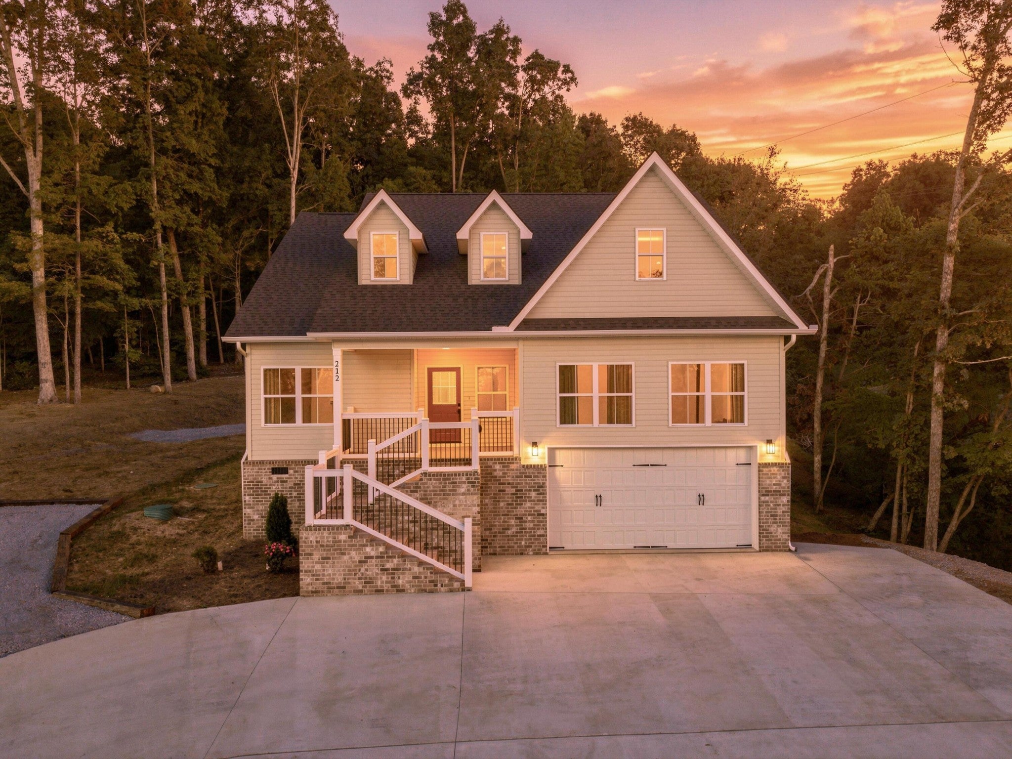 212 Hollow Road NE