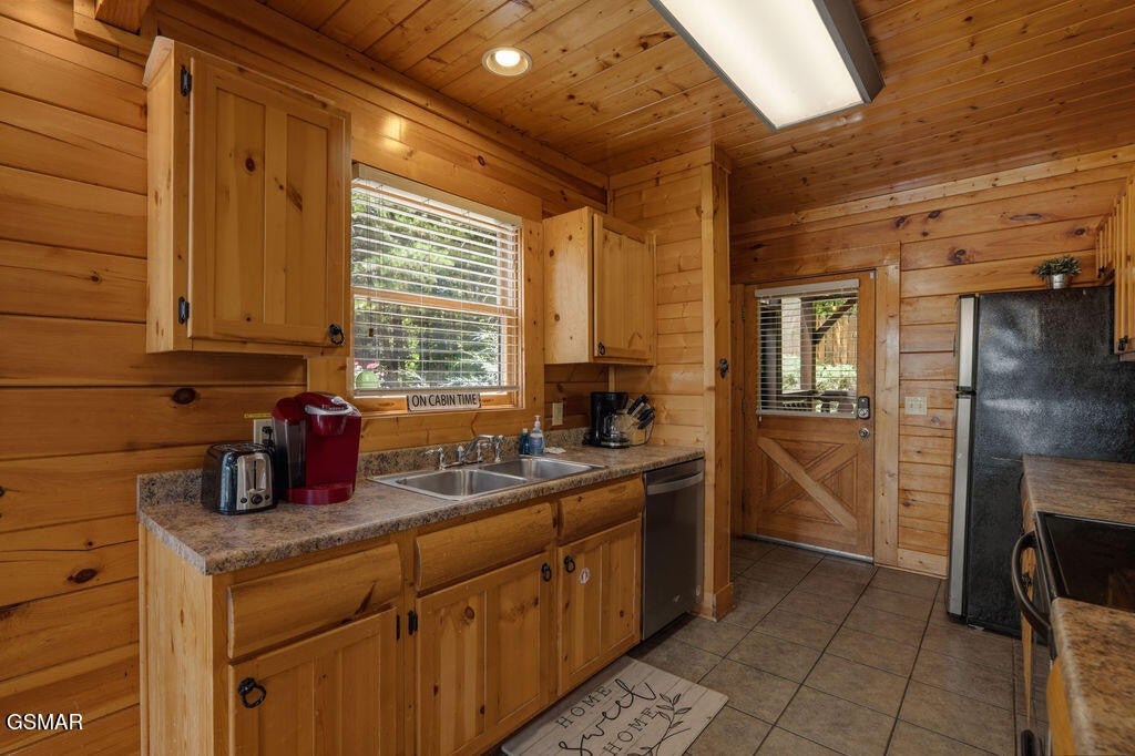 1435 Zachary Thomas Lane