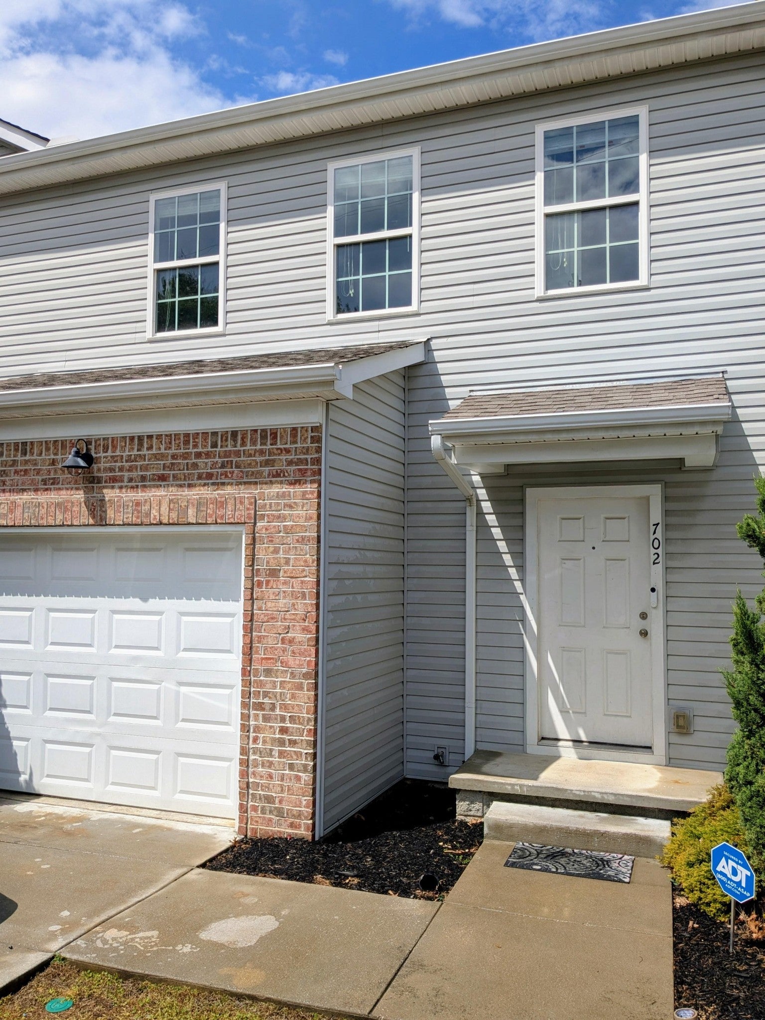 3.0-bed rental at 702 Pippin Dr