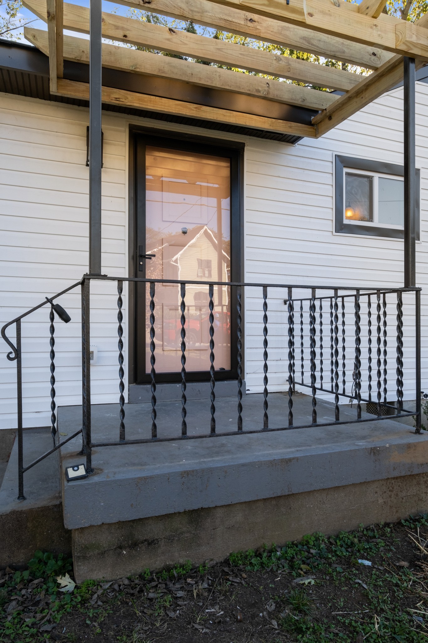 64 Creighton Ave