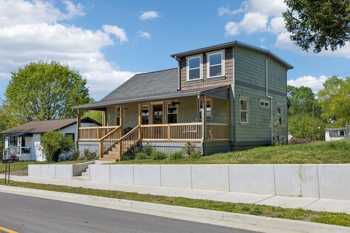 Photo 1 of 44 — 1806 Riverside Rd, Old Hickory, TN 37138