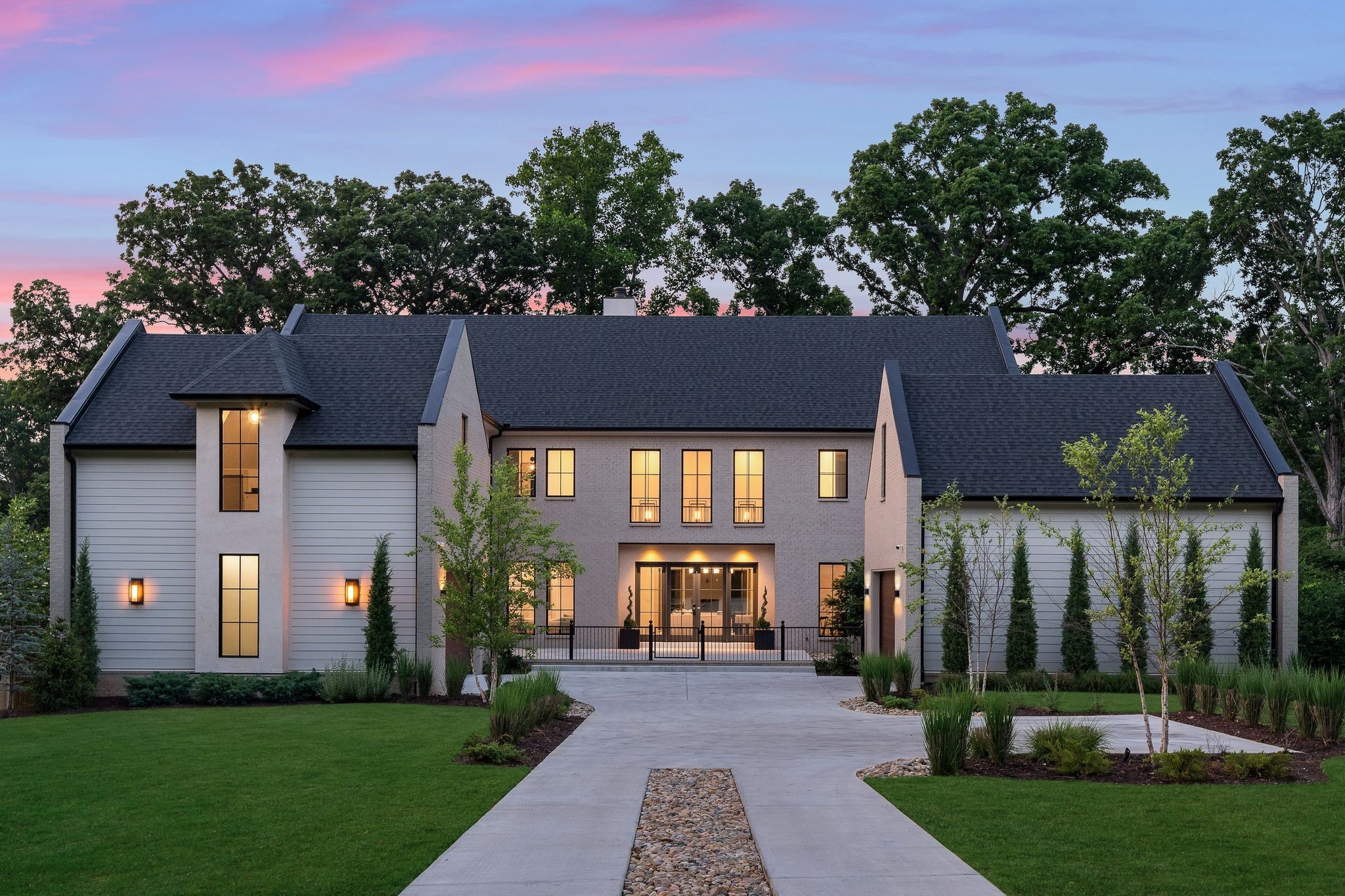 3104 Woodlawn Dr