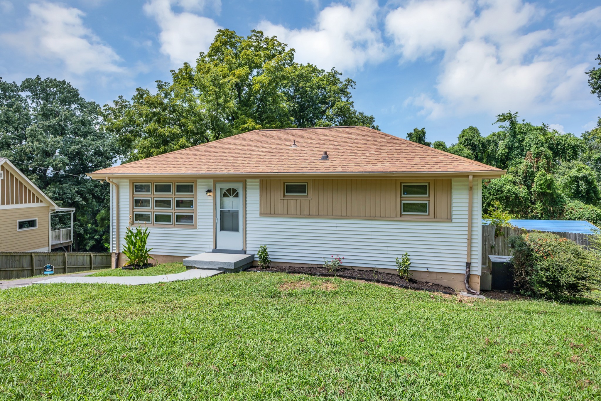 2209 Maplecrest Dr