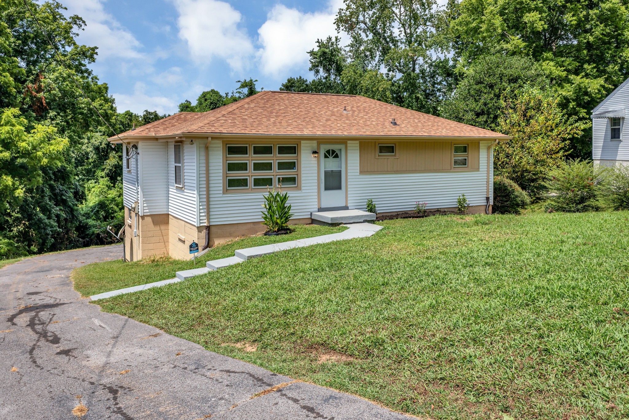 2209 Maplecrest Dr