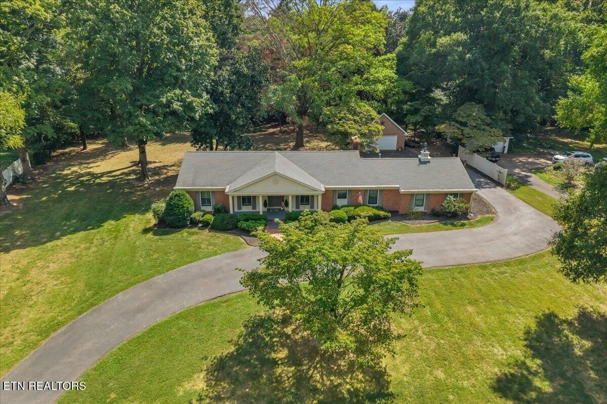 1121 Woodward Ave
