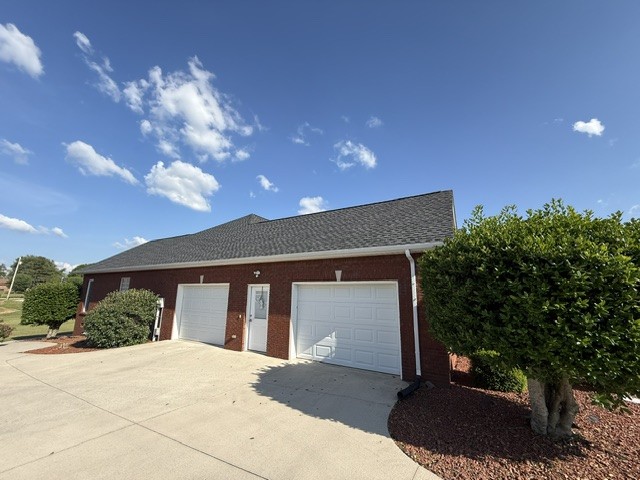 584 Golf Club Dr