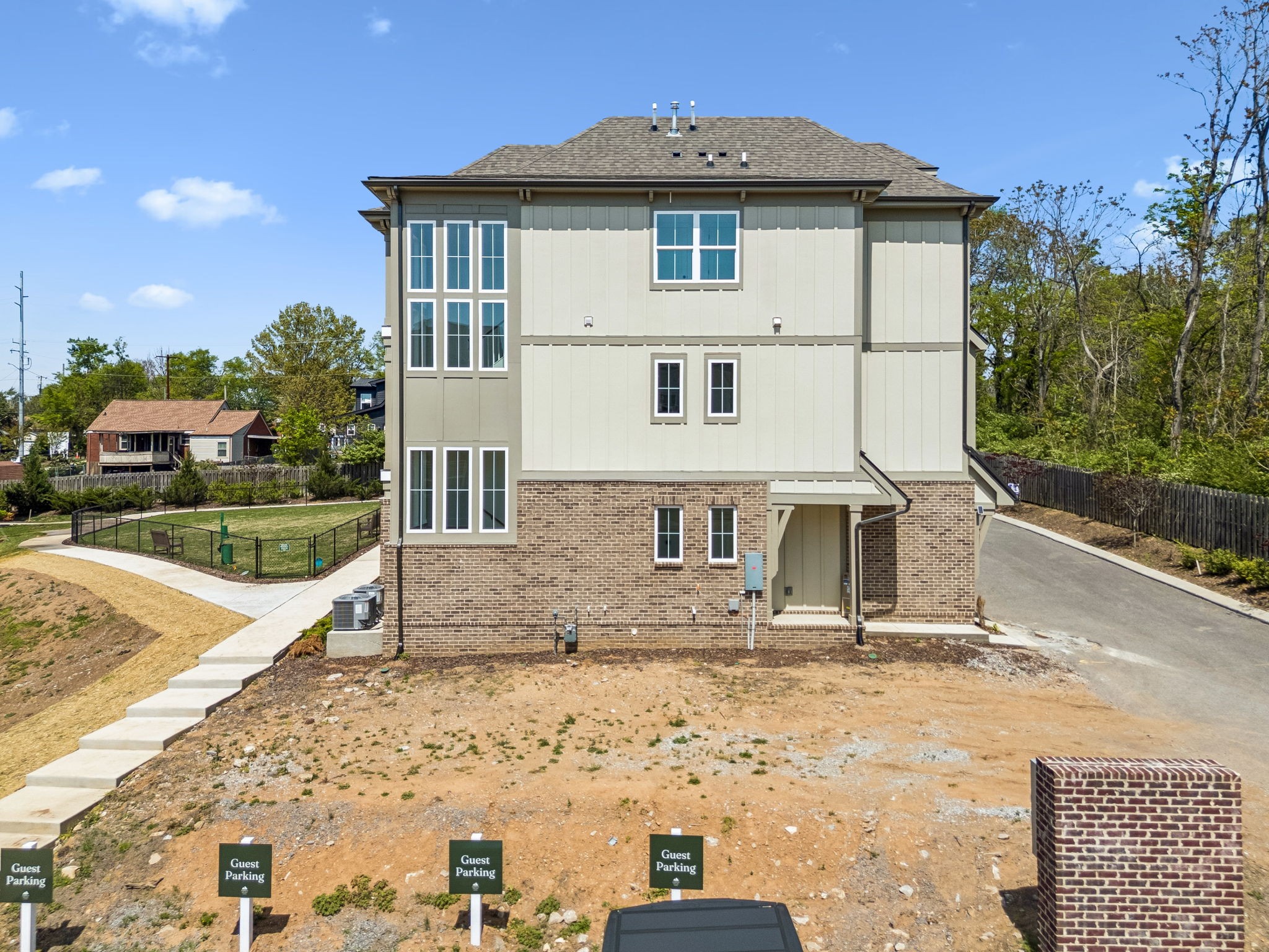 121 Honeywine St