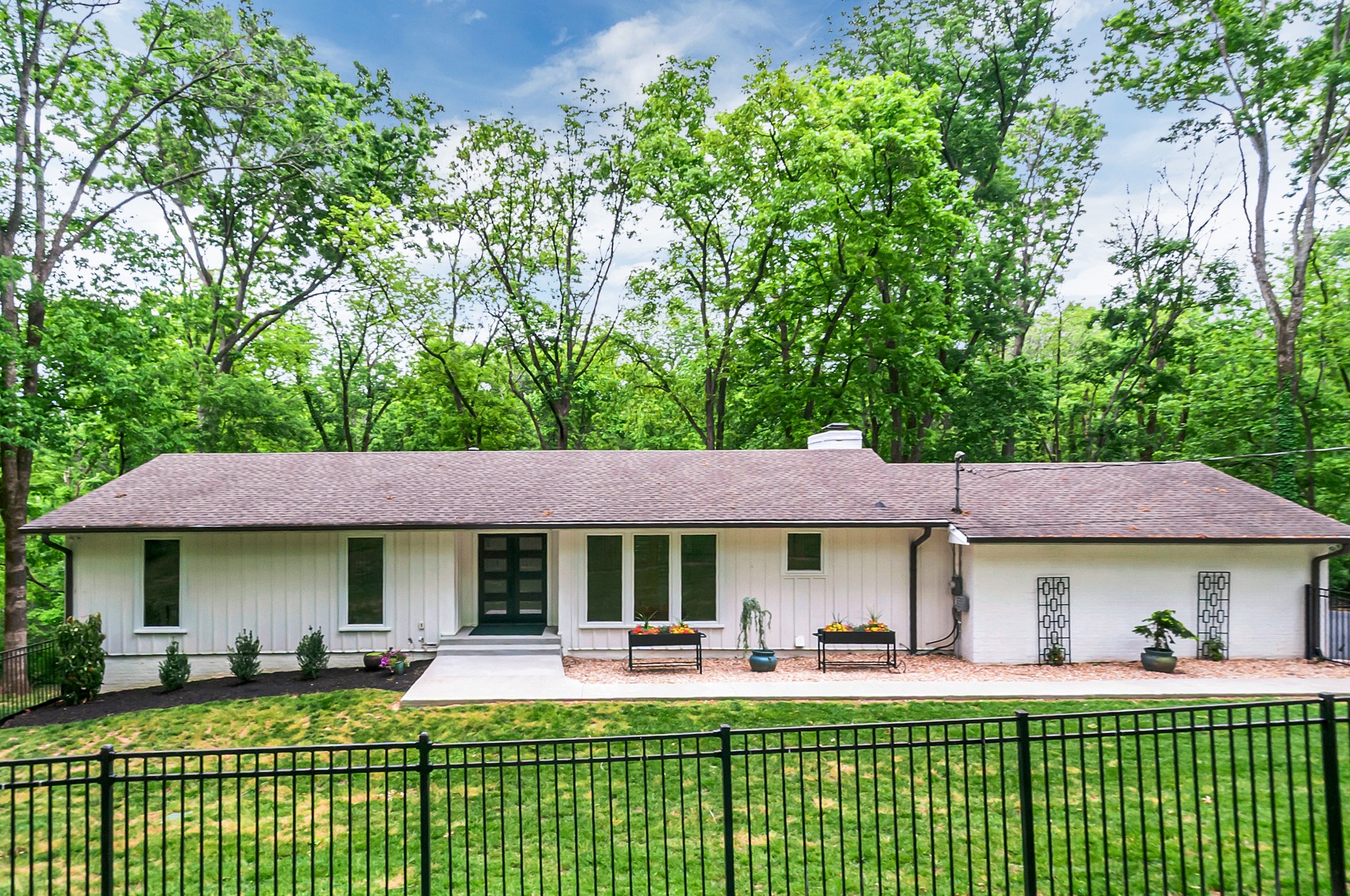 133 Featherstone Dr