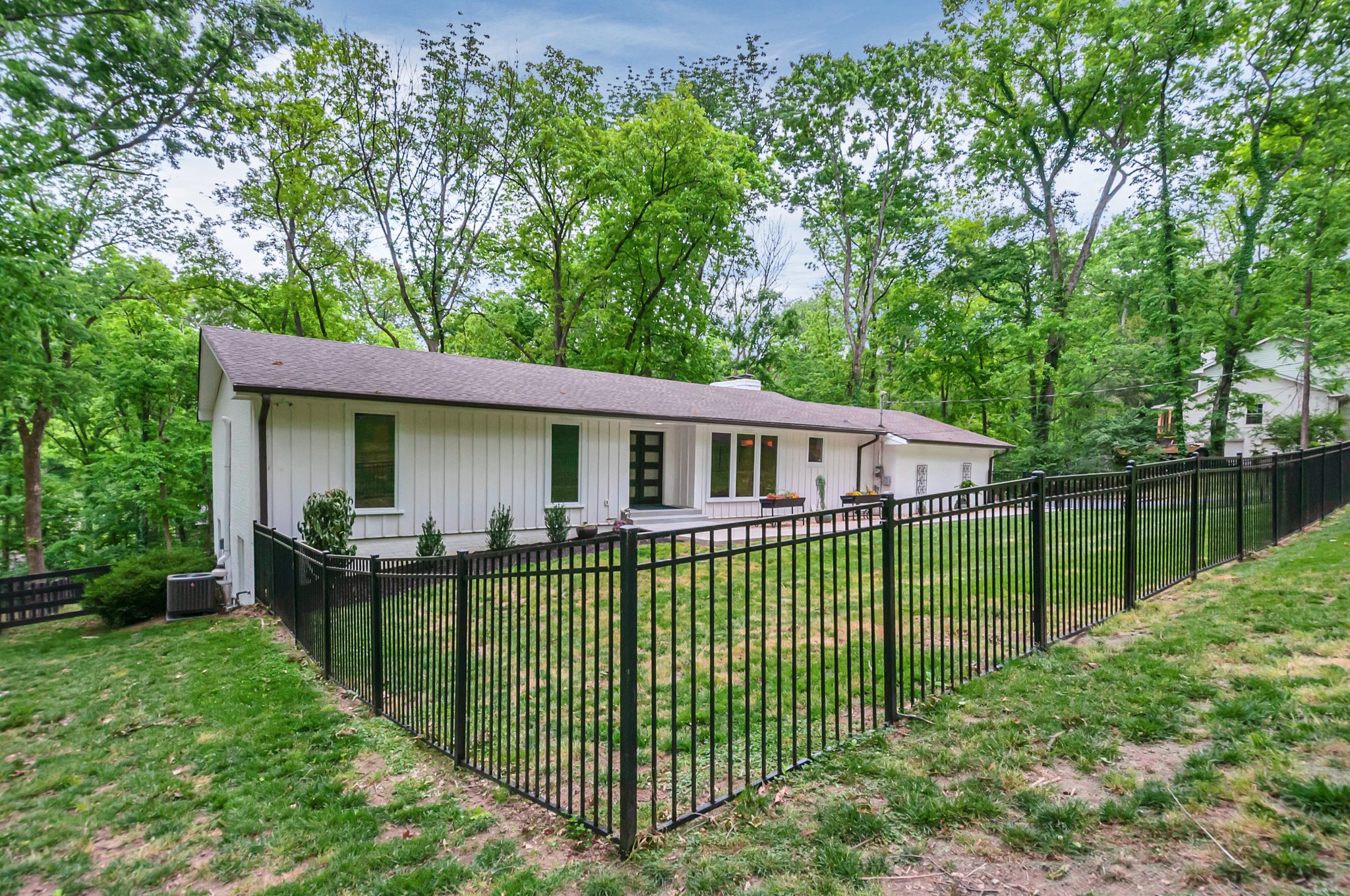 133 Featherstone Dr