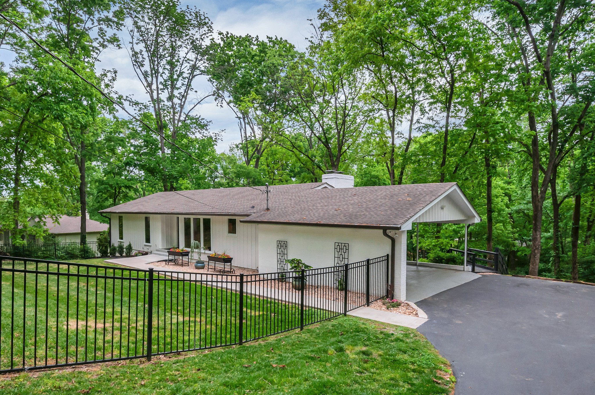 133 Featherstone Dr
