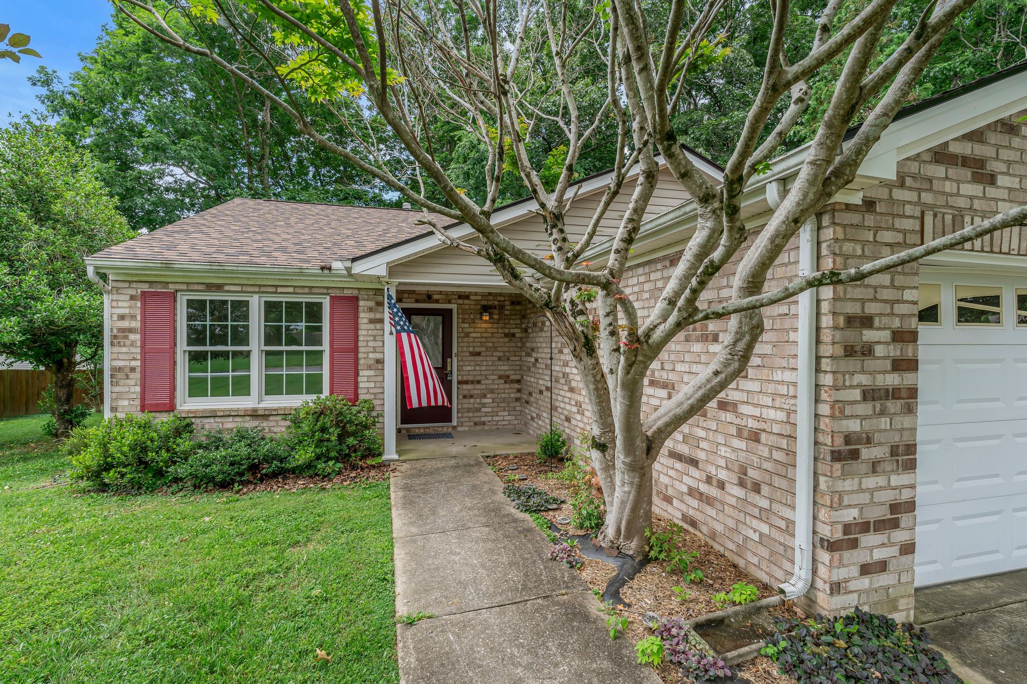 7352 Hidden Lake Cir