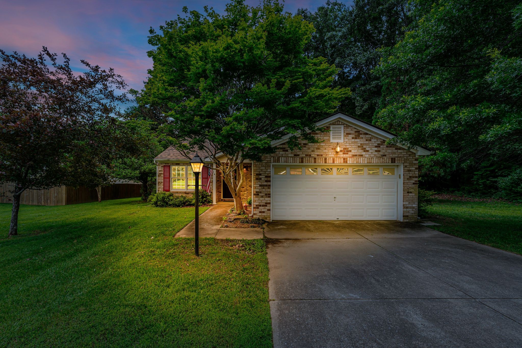 7352 Hidden Lake Cir