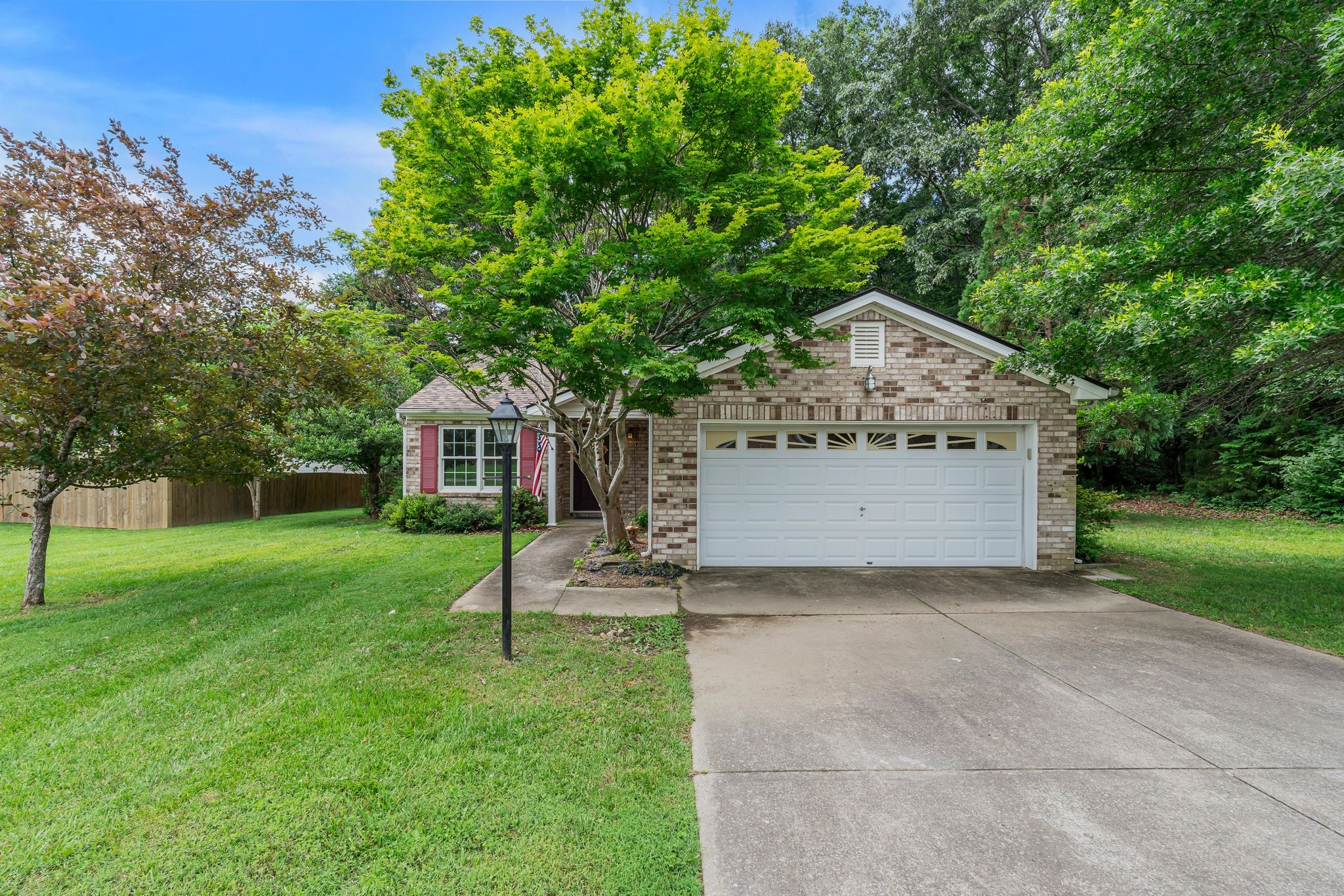 7352 Hidden Lake Cir