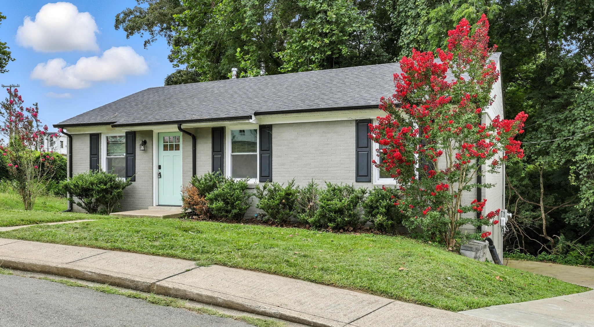 513 Adams Ct