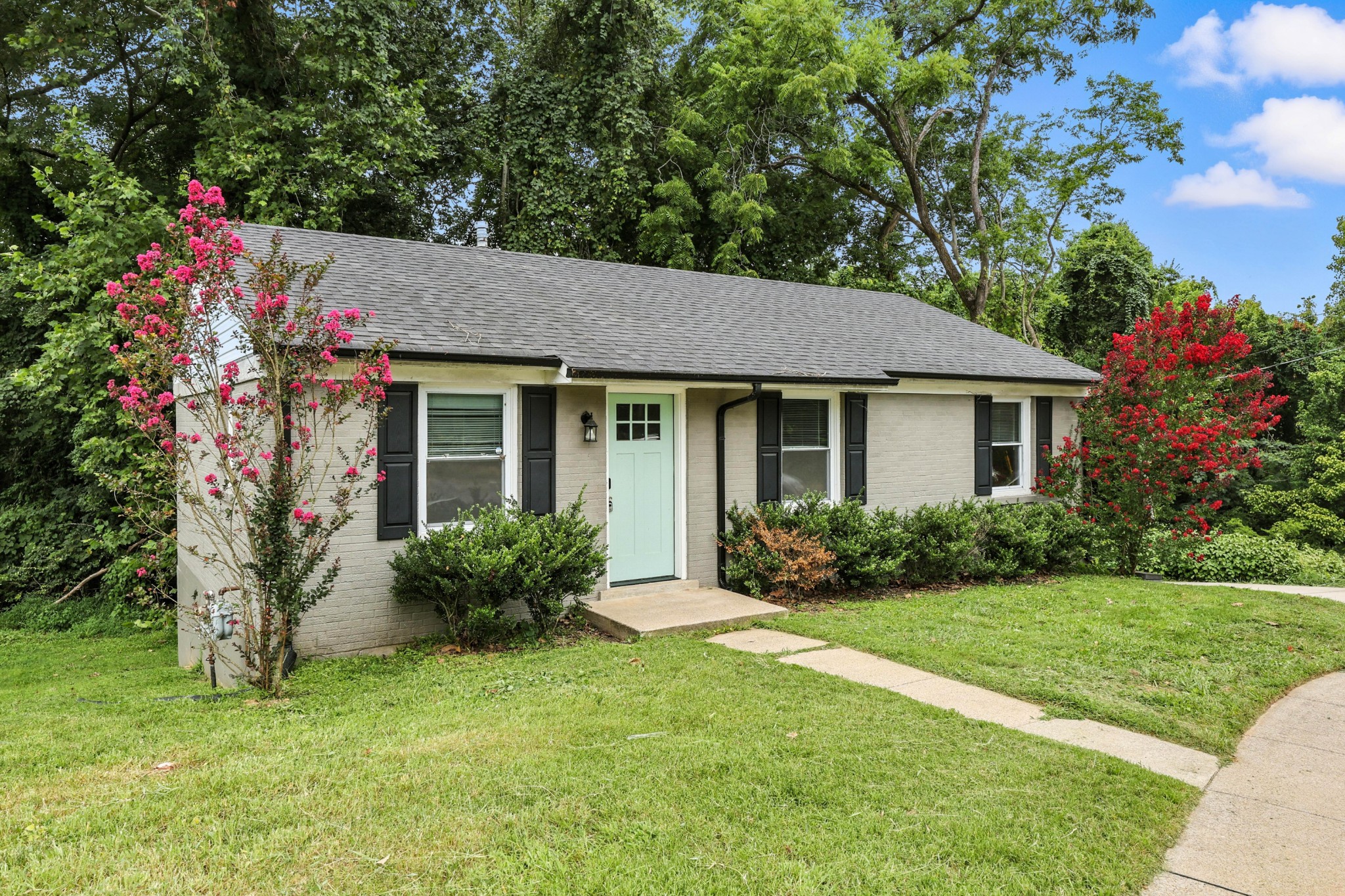 513 Adams Ct