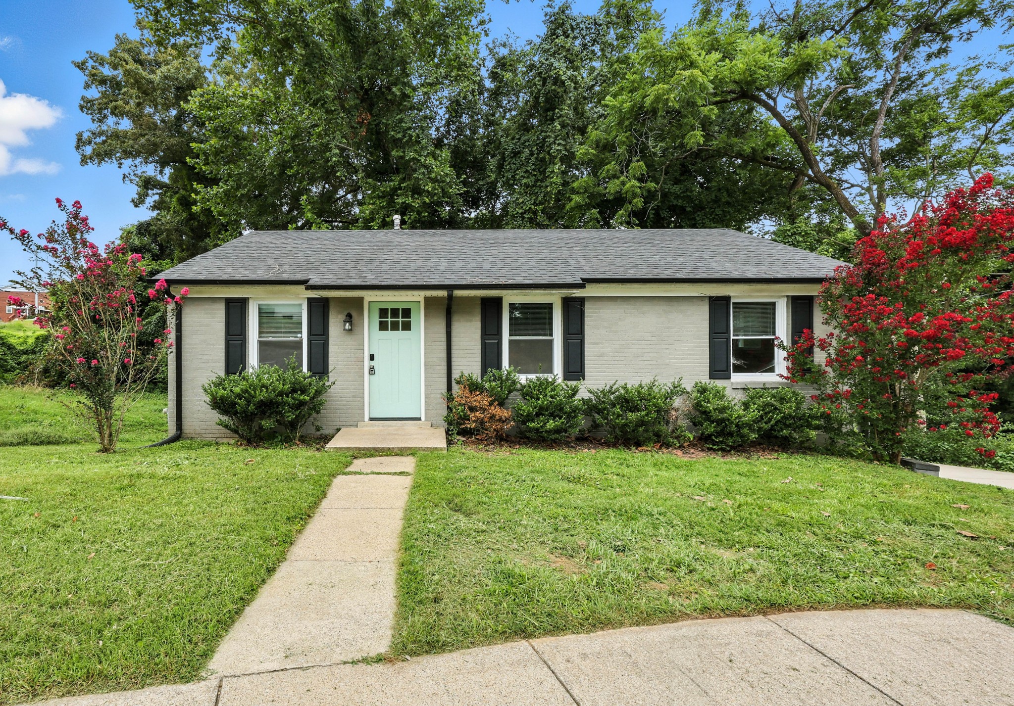 513 Adams Ct