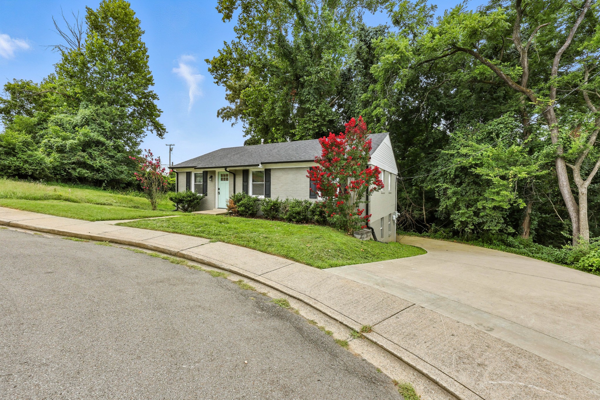 513 Adams Ct