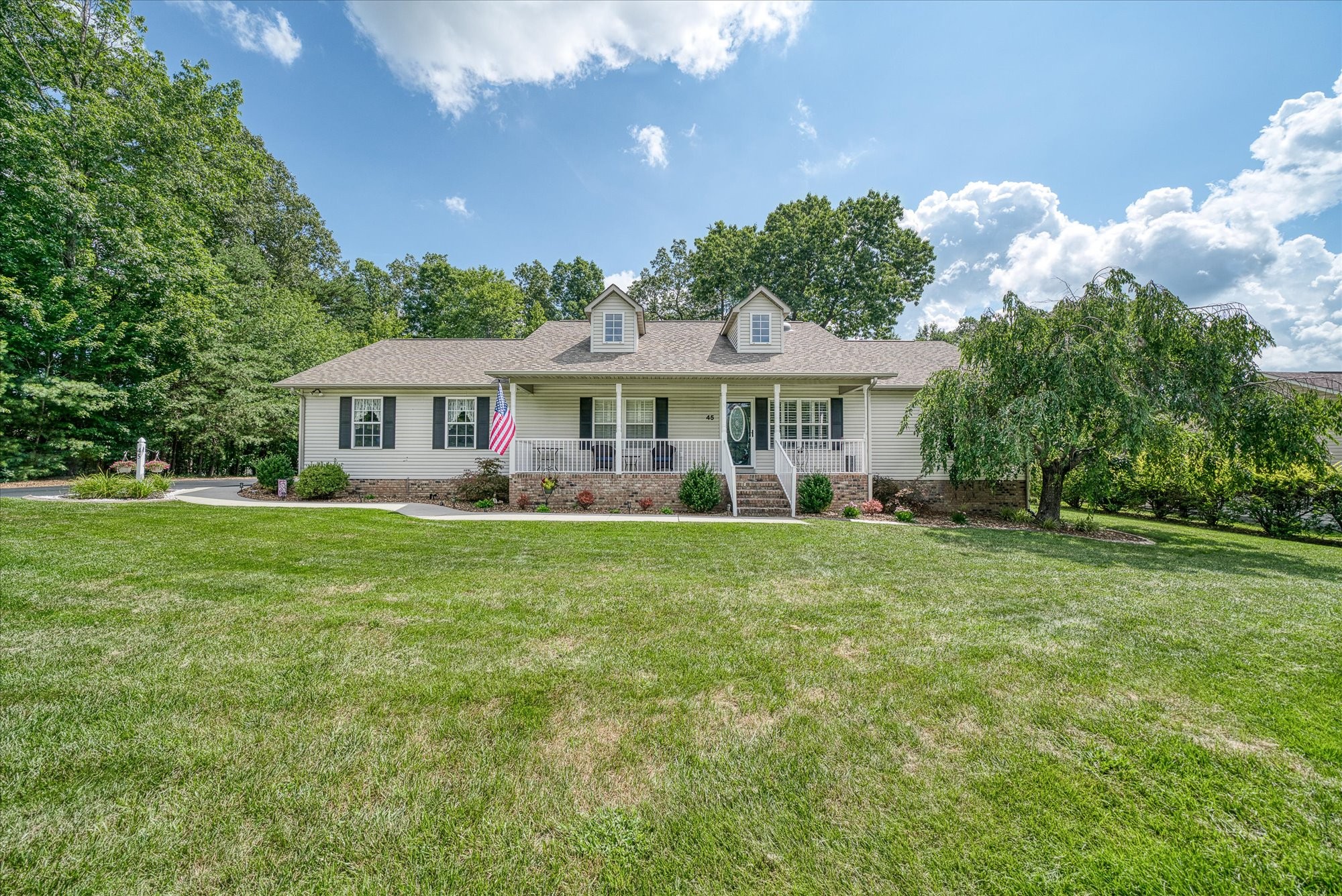 45 Daybreak Ln