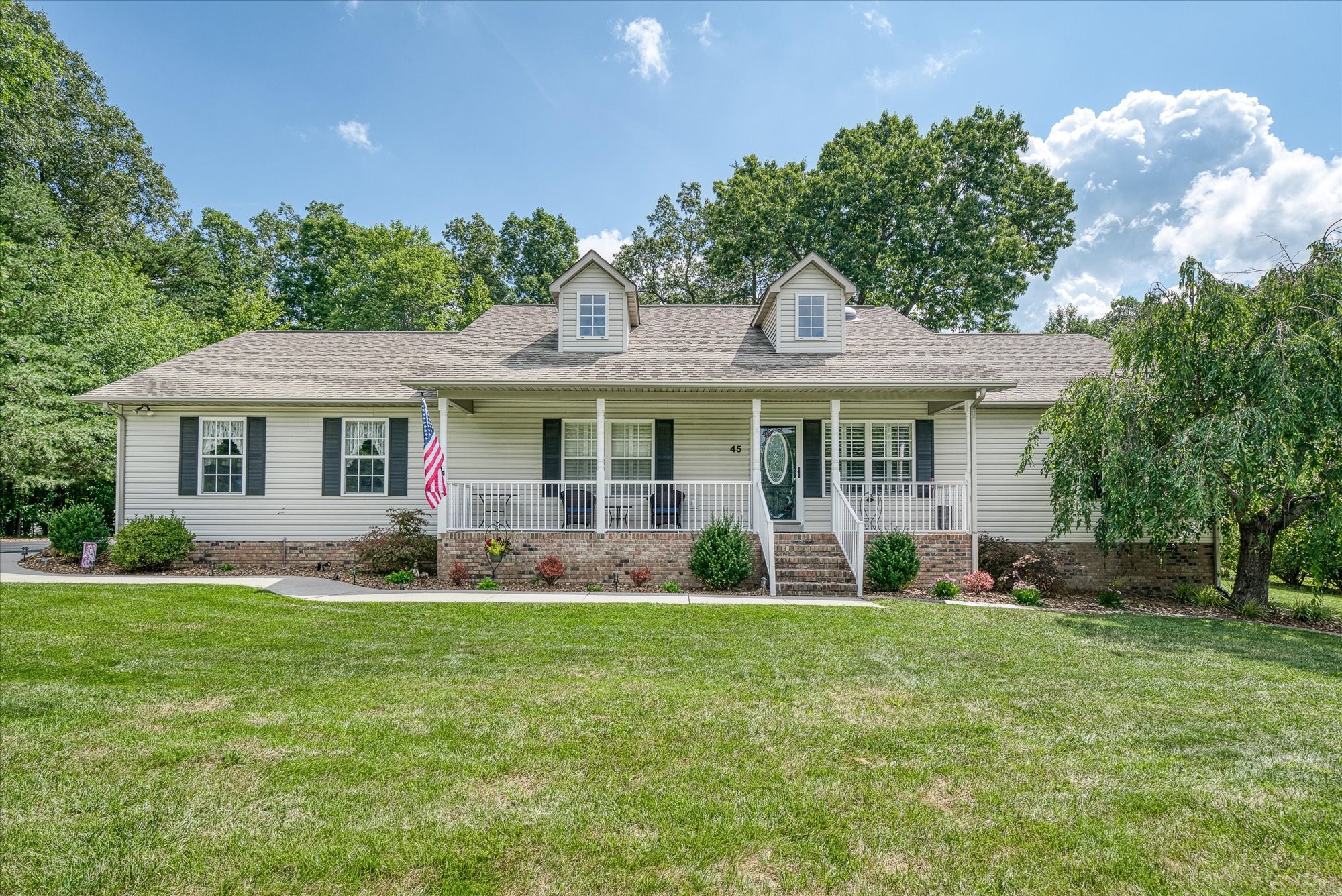 45 Daybreak Ln