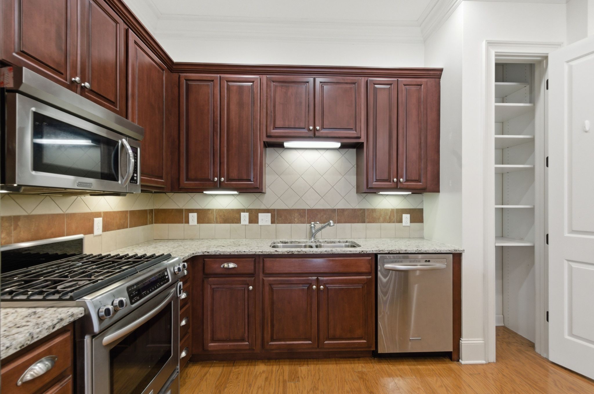 4120 Ridgefield Dr 203
