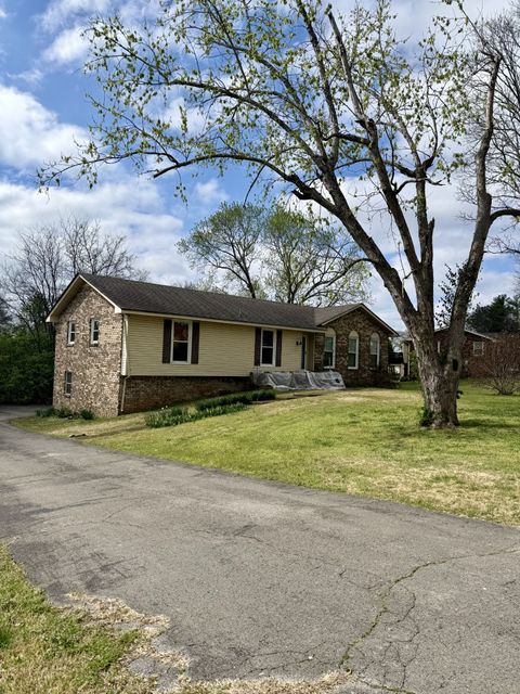 1025 Woodmont Dr Gallatin TN 37066