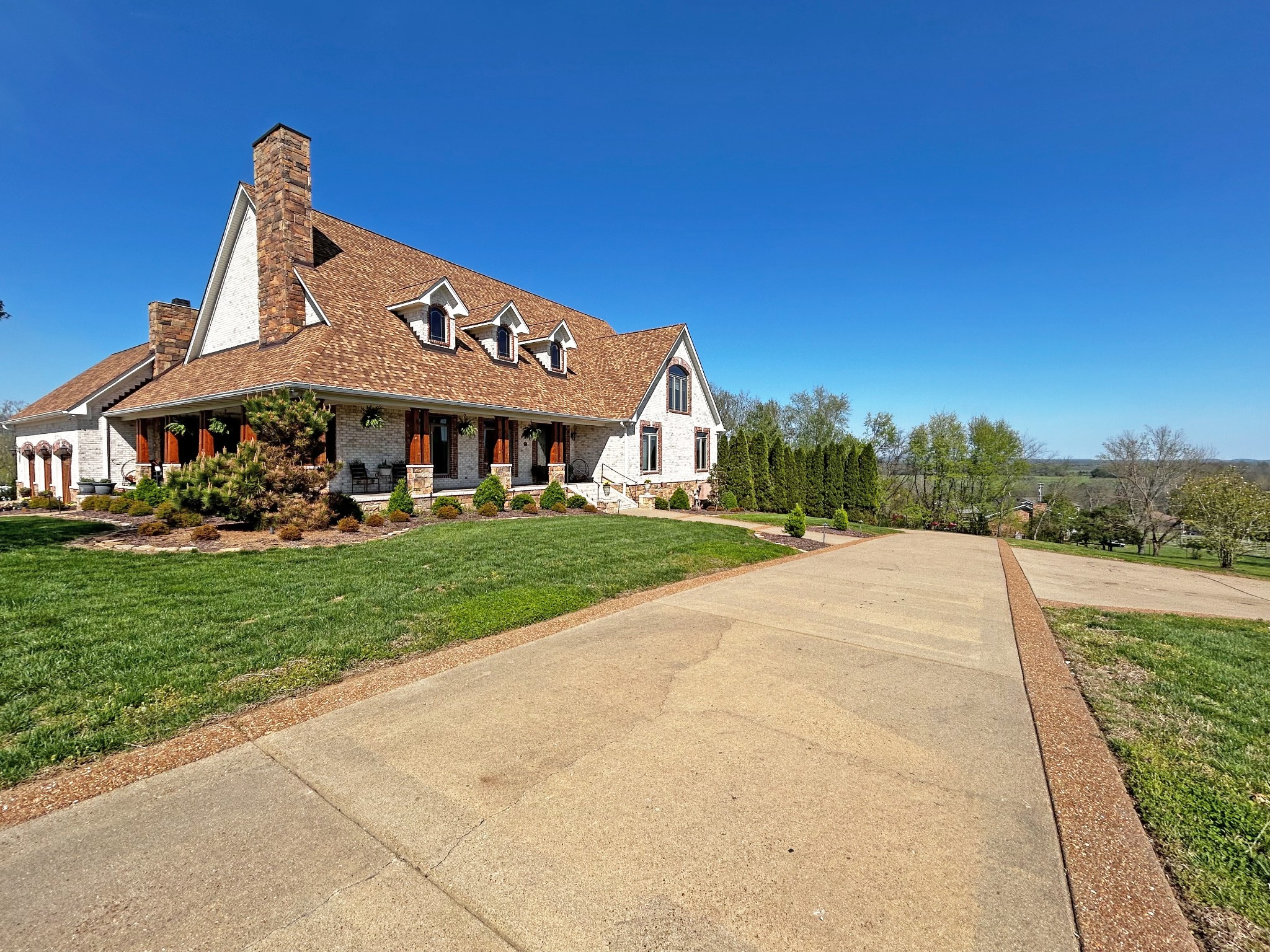 110 Giles Ln