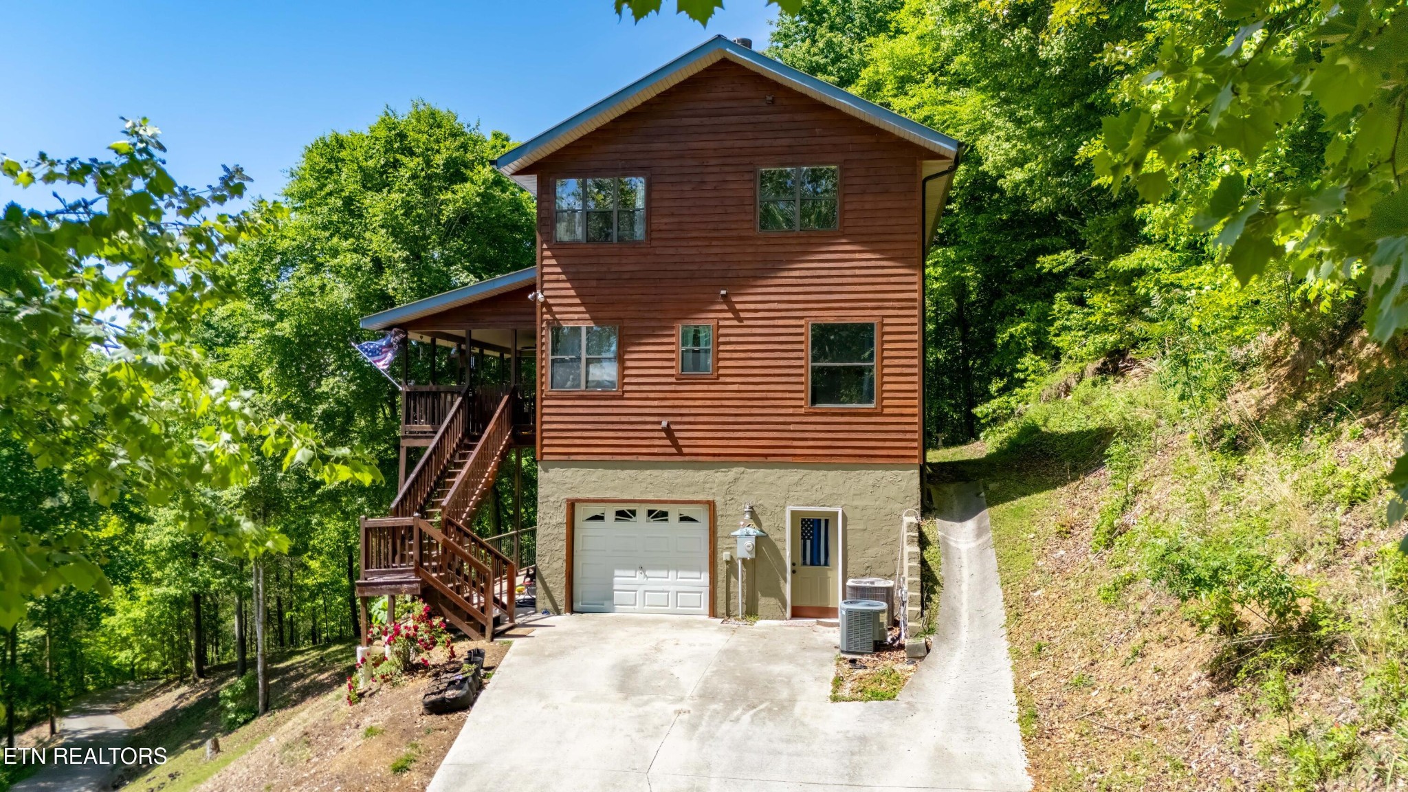 1738 Mountain Shores Rd