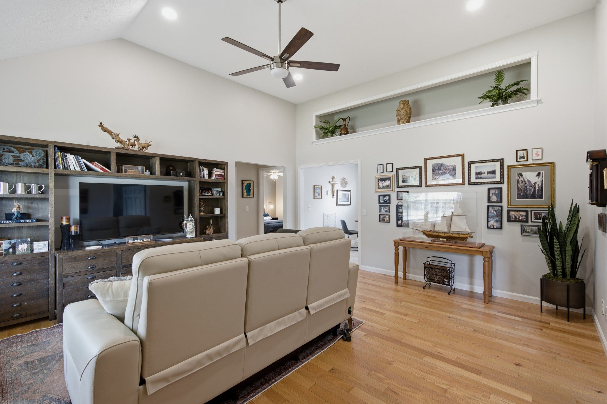 2095 Bolden Dr