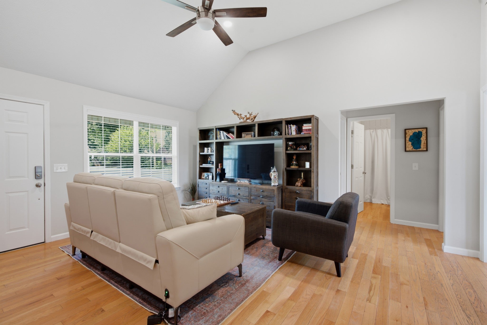 2095 Bolden Dr