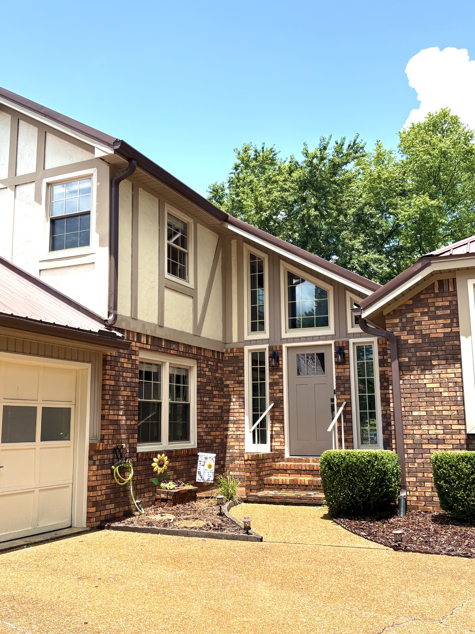 806 Sharon Cir
