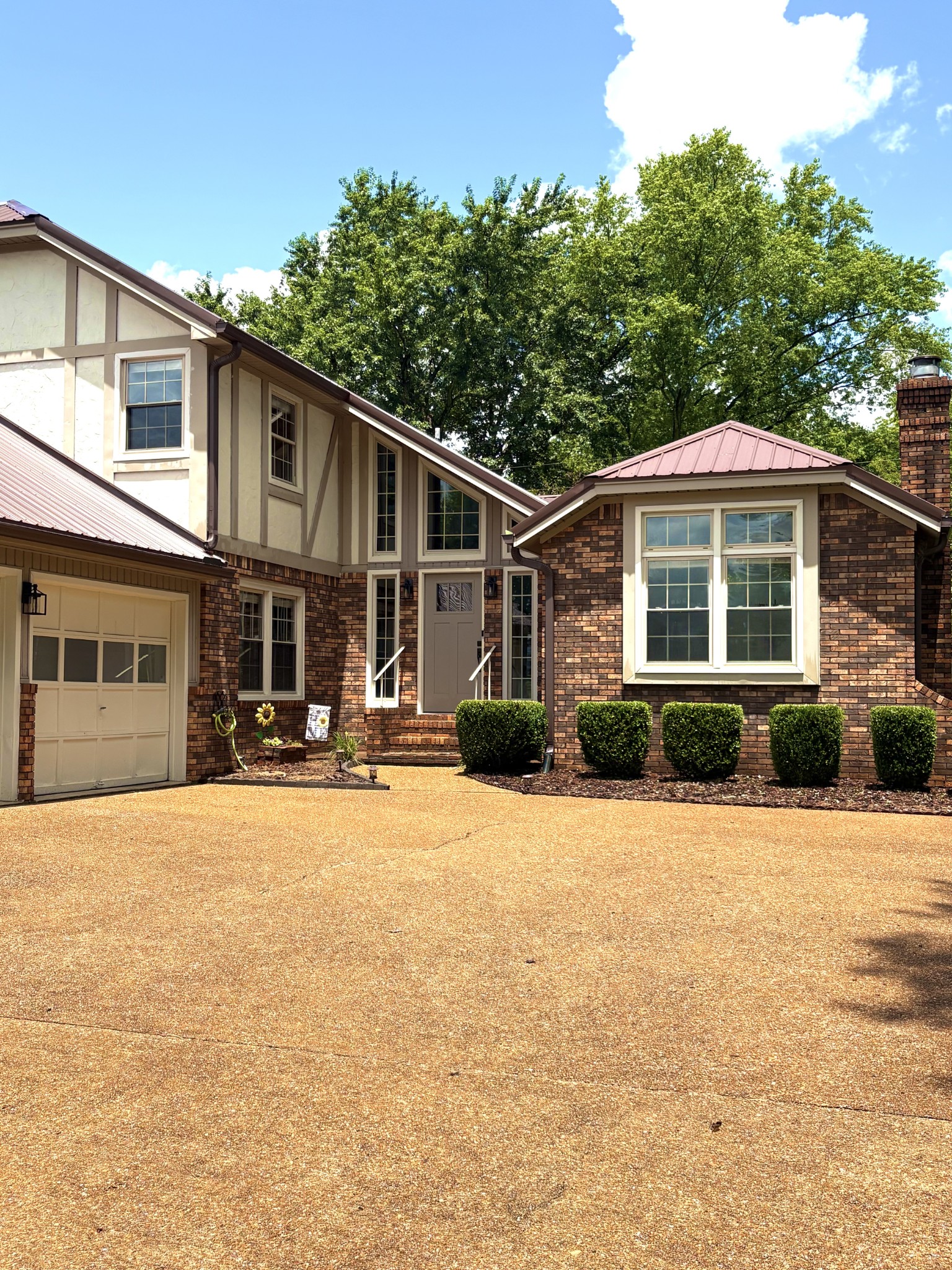 806 Sharon Cir