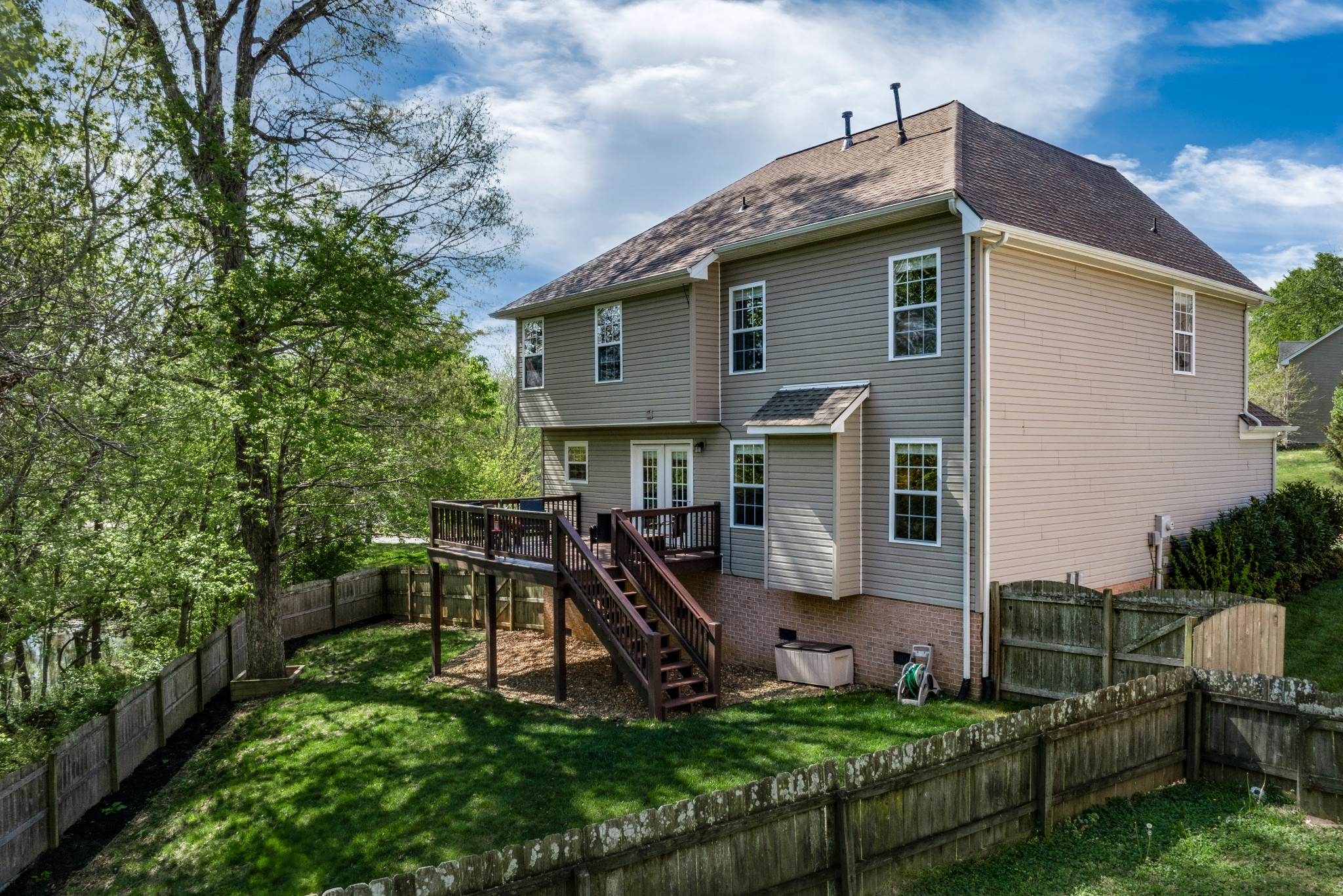 2102 Burgess Ln