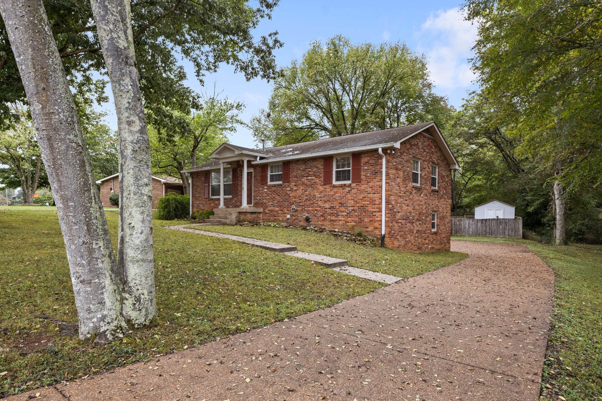 522 Bellevue Rd N