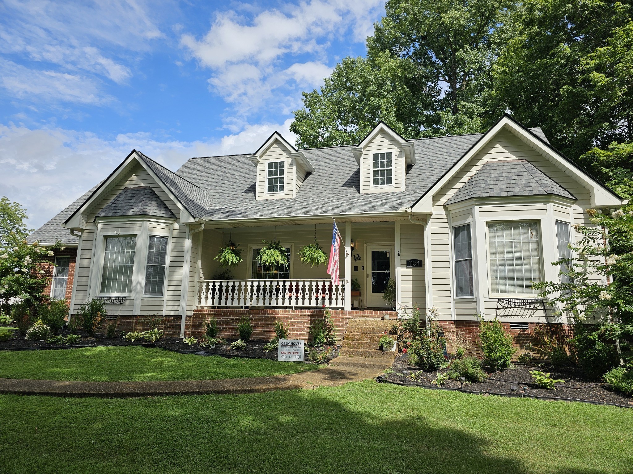 1104 Golf Course Ln