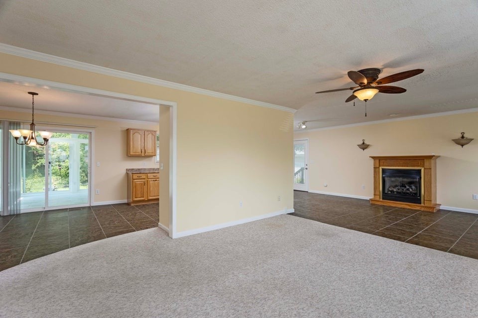 418 Haywood Ln