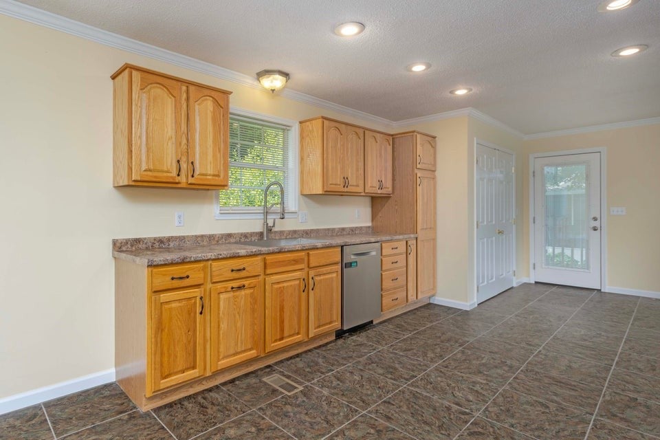 418 Haywood Ln