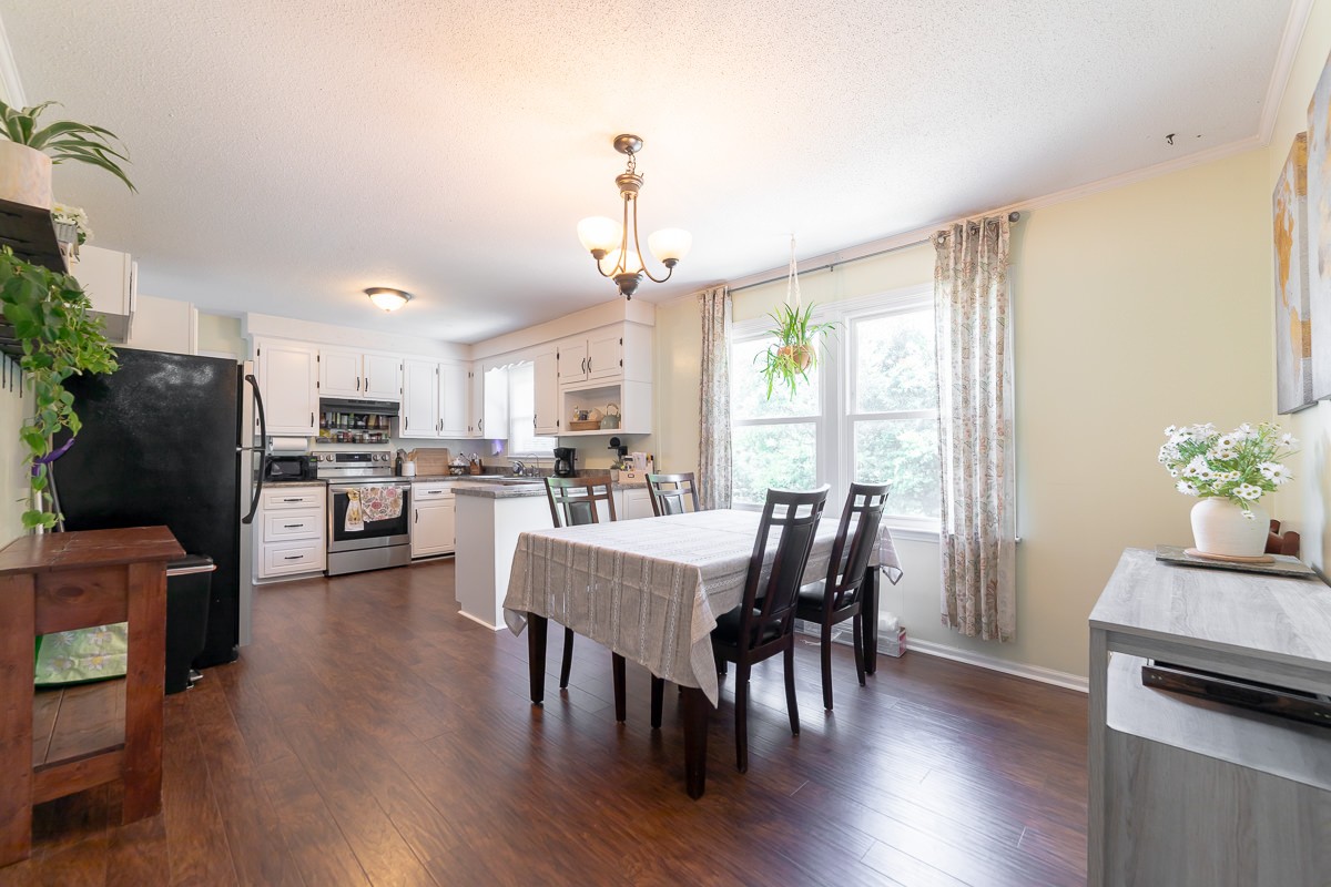 2711 Dove Ct