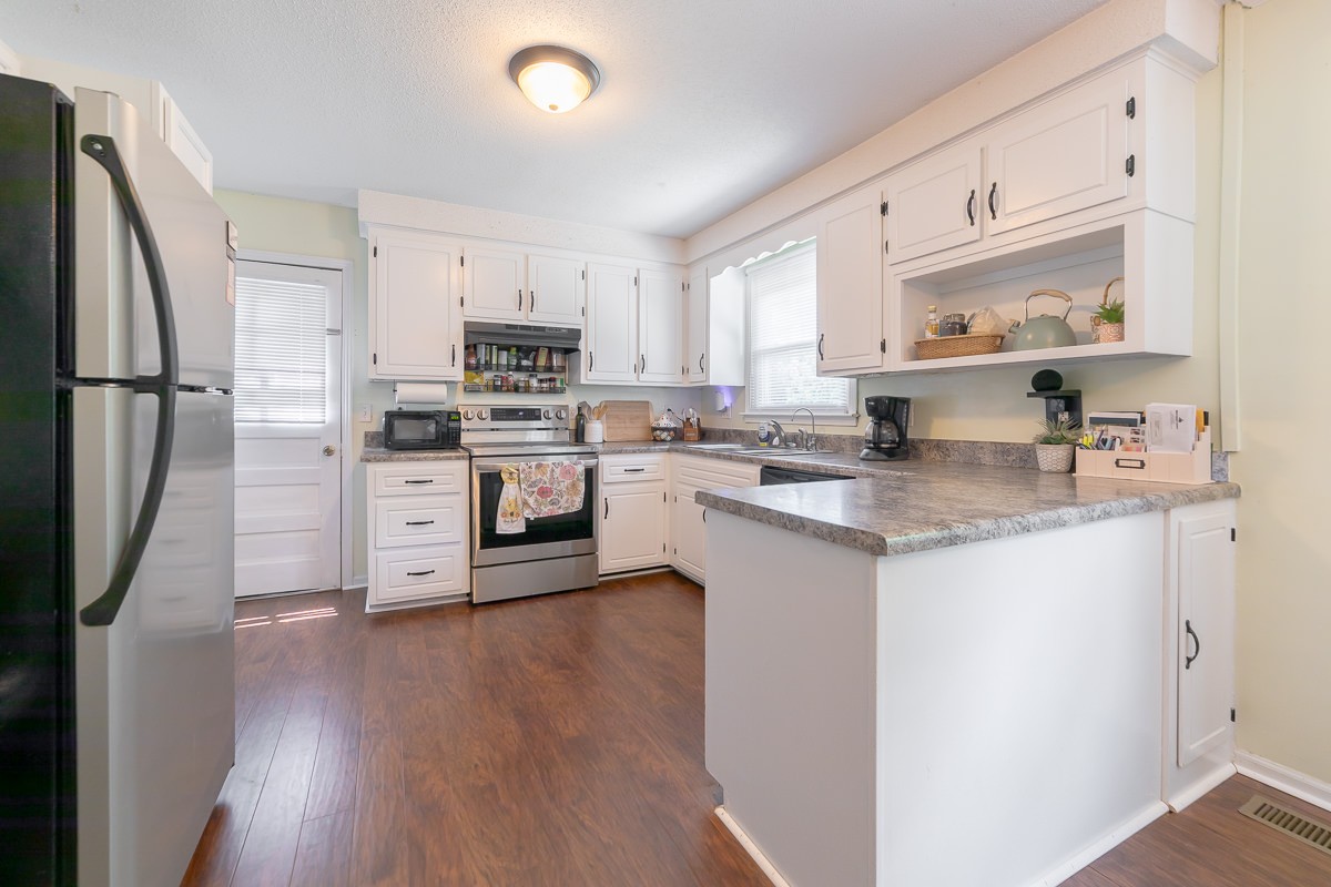 2711 Dove Ct