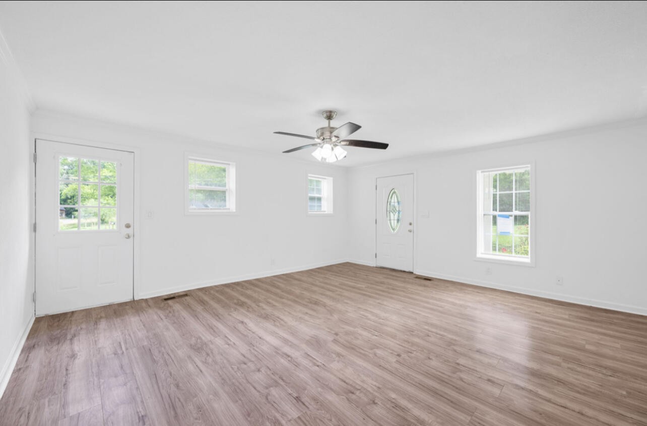 404 W Schmitt Road