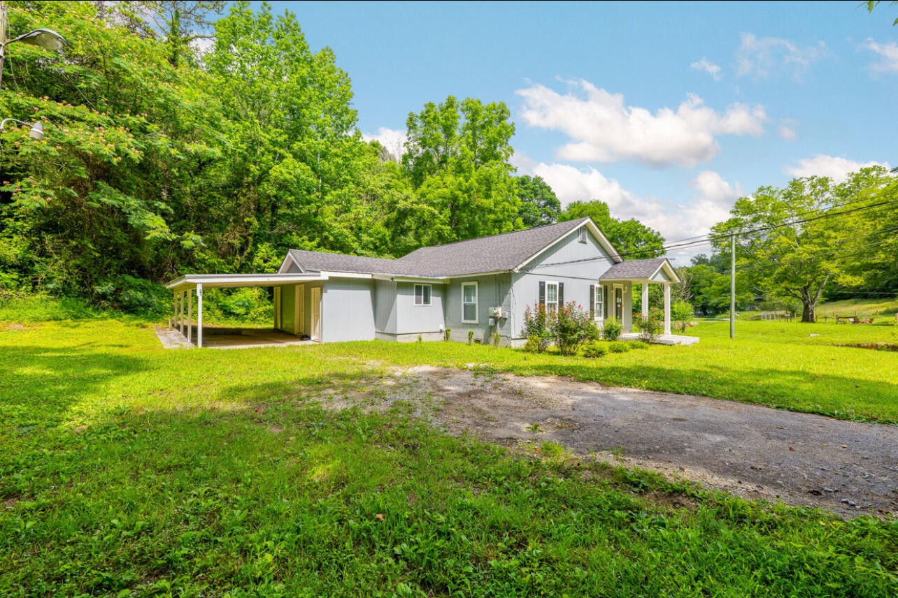 404 W Schmitt Road