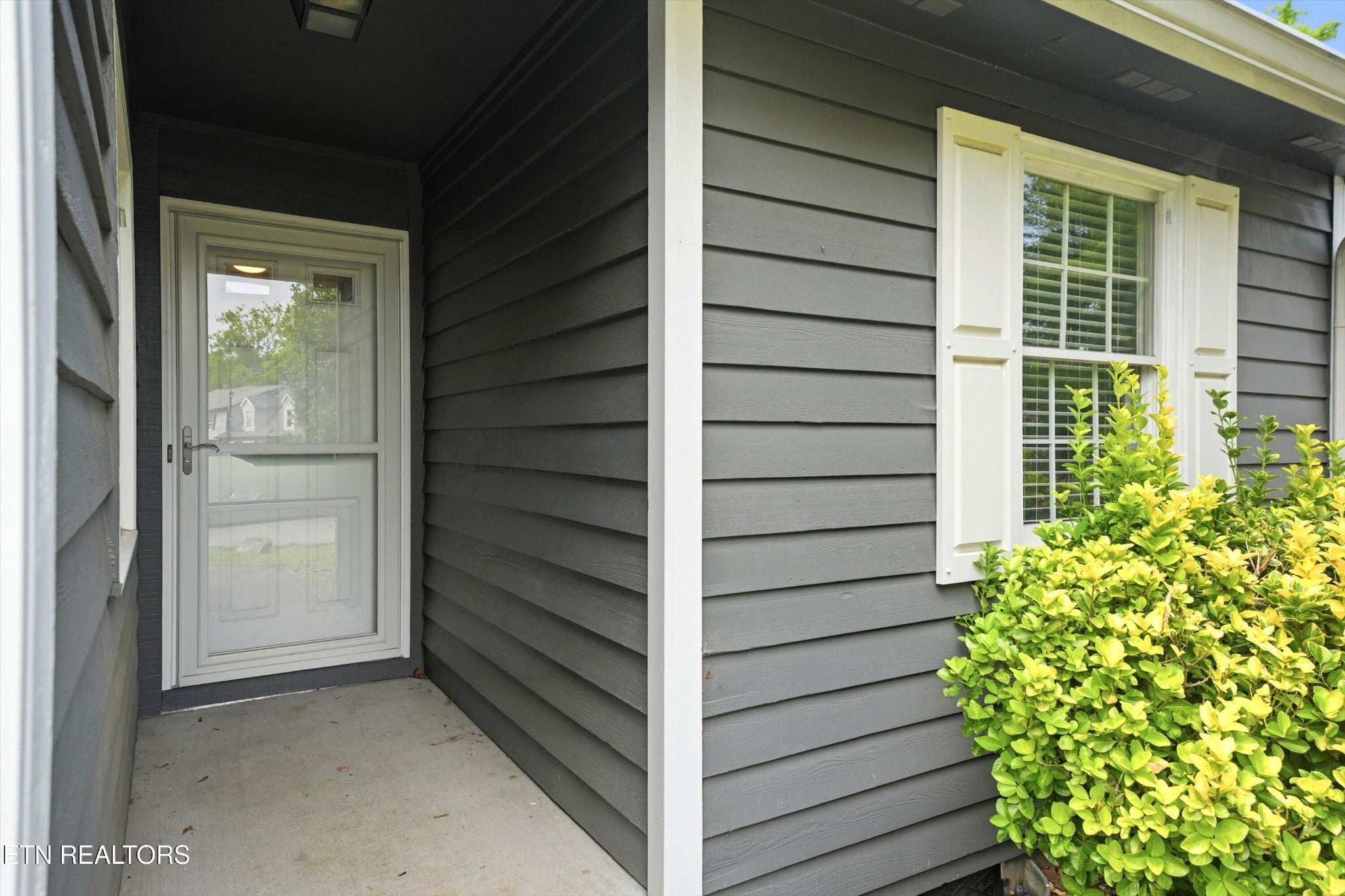 10464 Laura Lee Lane