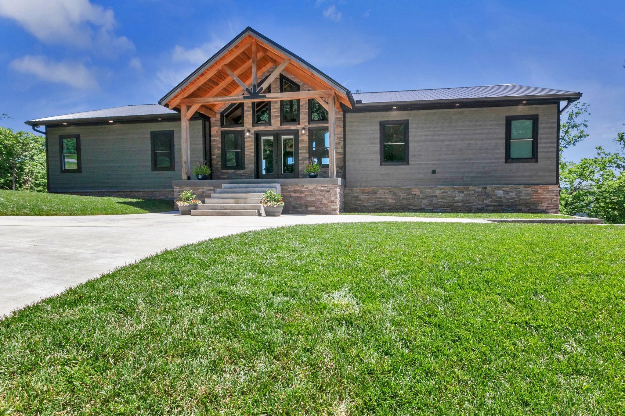 1055 Hunters Landing Ln