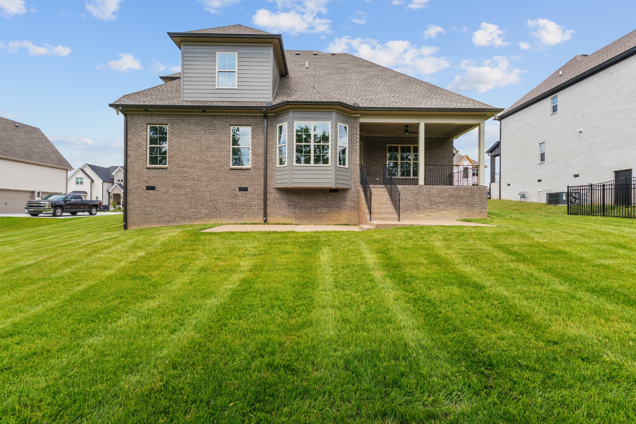 128 Scarsdale Dr S