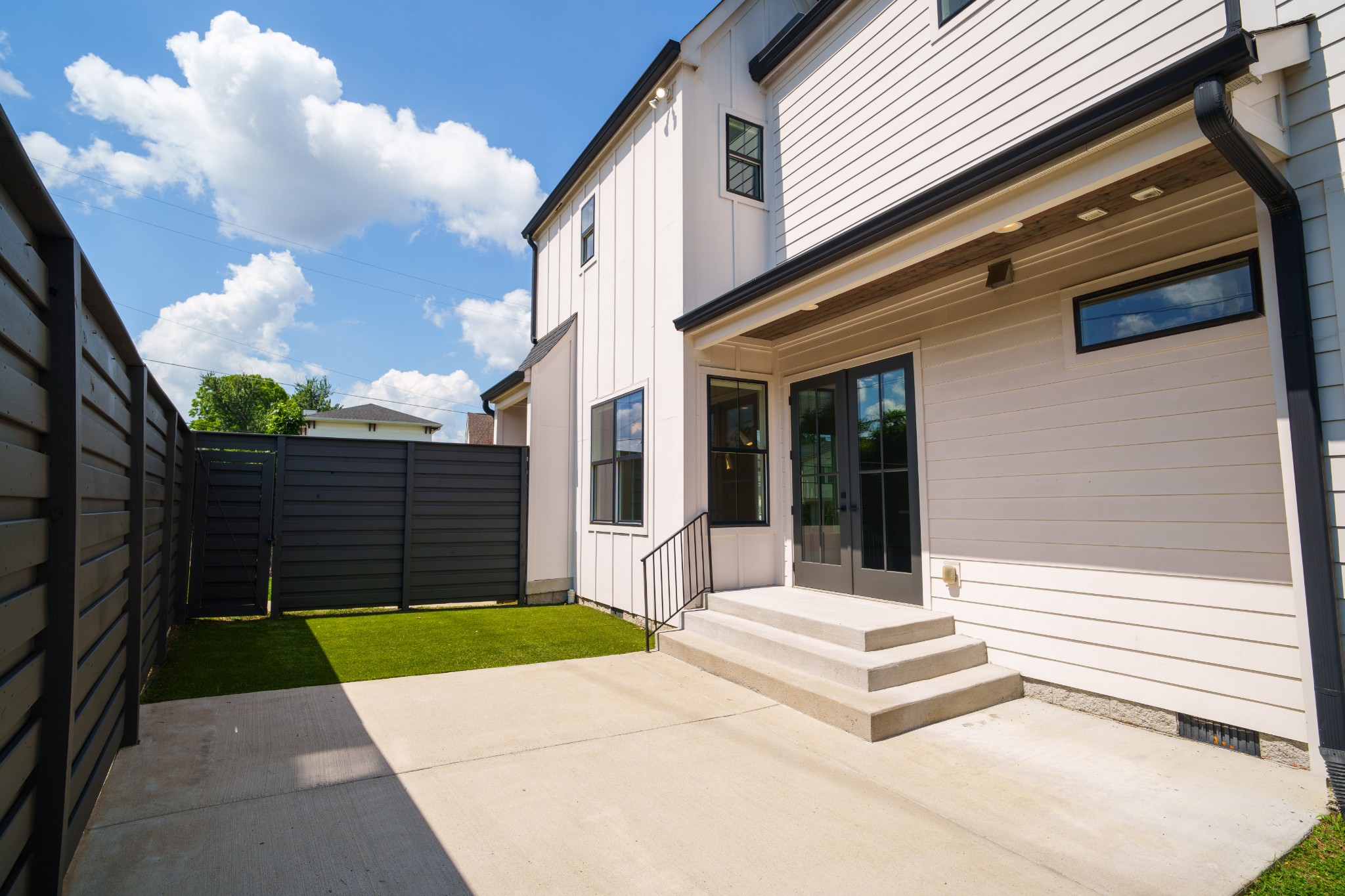 725 Park Cir