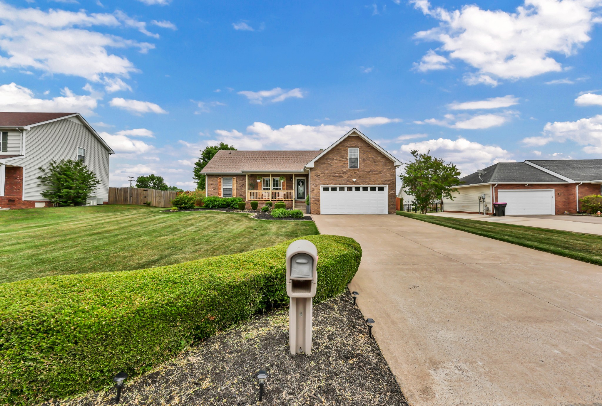 2392 Ellsworth Dr