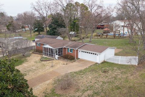 Photo of 2707 Donna Hill Dr, Nashville, TN 37214 (MLS # 3136821)